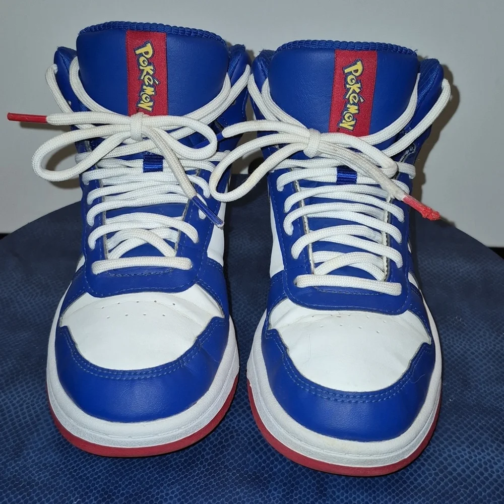 Adidas Pokémon Blue and White Sneakers sz.6 [#1639]